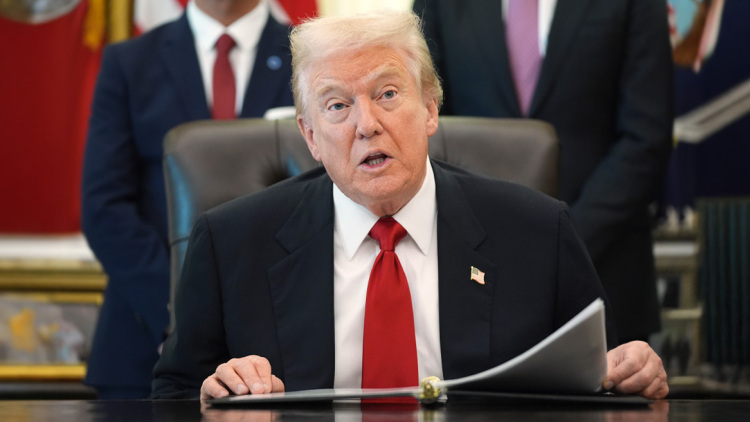 Τραμπ: Επιδοτήσεις σε πετρελαϊκές για την ανοικοδόμηση της ενέργειας στη Βενεζουέλα 