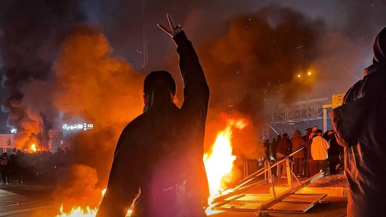 «Η μεγαλύτερη σφαγή στη σύγχρονη ιστορία του Ιράν»: Αναφορές για οργανωμένες δολοφονίες πολιτών με εντολή Χαμενεϊ