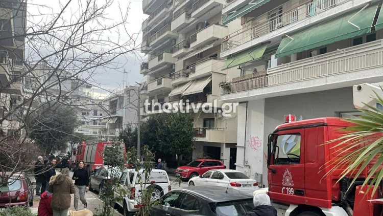Φωτιά μετά από έκρηξη σε διαμέρισμα τρίτου ορόφου στην Καλαμαριά