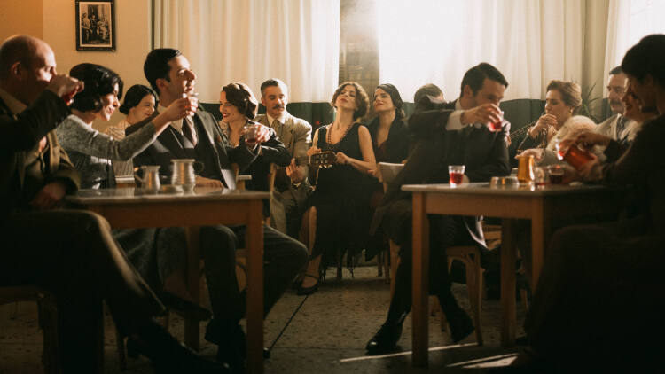 «Astoria»: Η νέα, μεγάλη παραγωγή του Θεάτρου Παλλάς για την ελληνική μετανάστευση στη Νέα Υόρκη