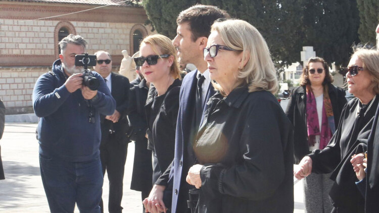 Τελευταίο αντίο στον Αναστάση Παπαληγούρα, στο Α' Νεκροταφείο η κηδεία, δείτε βίντεο και φωτογραφίες