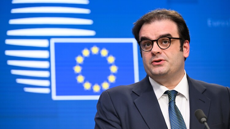 Πιερρακάκης από Eurogroup: Να επανεκτιμήσουμε τον διεθνή ρόλο του ευρώ