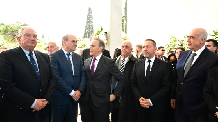 Άννα Ψαρούδα-Μπενάκη: Στο Α΄ Νεκροταφείο η κηδεία της, δείτε βίντεο και φωτογραφίες
