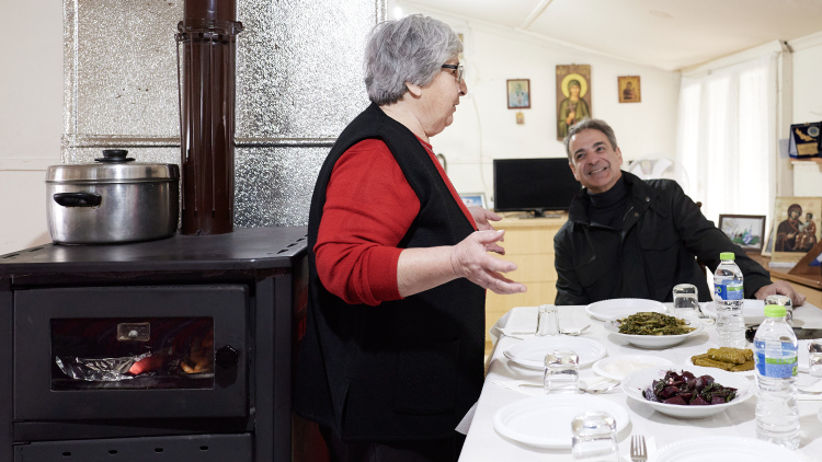 Η «κυρά του Δέλτα» έκανε το τραπέζι στον Μητσοτάκη με σαρακοστιανά, δείτε φωτογραφίες