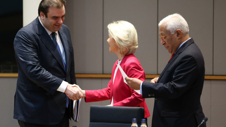 Mε Αντόνιο Κόστα και Ούρσουλα φον ντερ Λάιεν συναντήθηκε ο Πιερρακάκης στις Βρυξέλλες, δείτε βίντεο και φωτογραφίες 