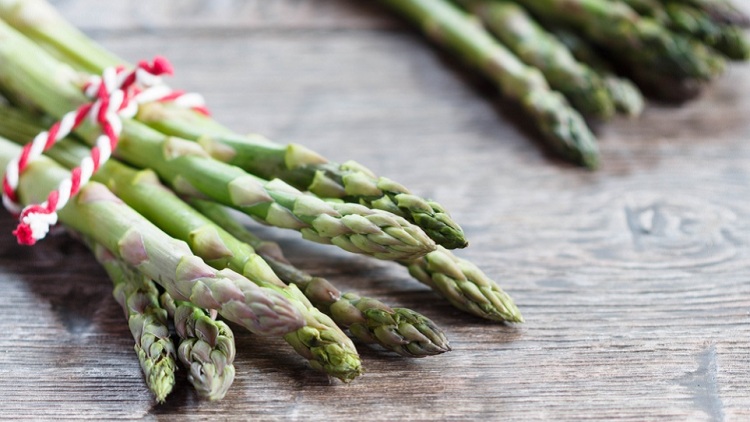 Γιατί πρέπει να δίνουμε στα παιδιά μας σπαράγγια