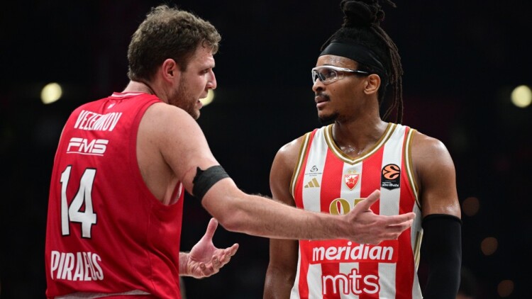 Μονέκε: «Εκτός από τον Βεζένκοφ κανείς πάνω από εμένα στη θέση μου