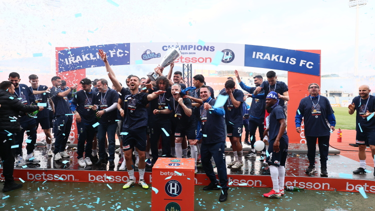 Συγκινητικές στιγμές στο Καυτατζόγλειο: Η φιέστα του Ηρακλή για την άνοδο στη Super League ύστερα από 9 χρόνια, βίντεο 