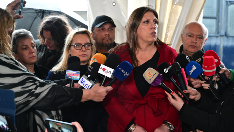 Αυτεπάγγελτη δικογραφία σε βάρος της Κωνσταντοπούλου γιατί βιντεοσκοπούσε αστυνομικούς στη δίκη για τα Τέμπη