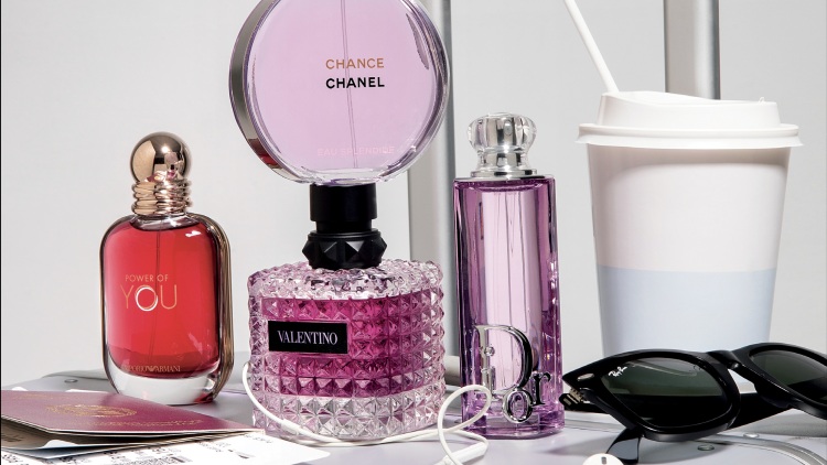 Summer Scents: Δροσερές, γλυκιές και αισθησιακές εσάνς που θα μας συνοδεύσουν τις ζεστές ημέρες και νύχτες του καλοκαιριού
