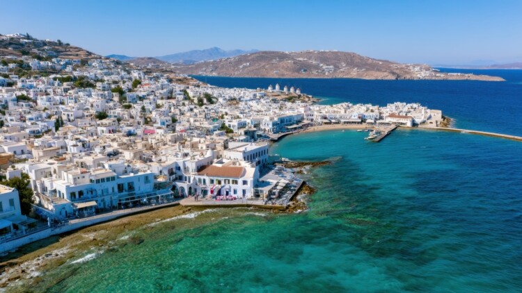 Οι δύο ταχύτητες στον τουρισμό: Οι προορισμοί που κερδίζουν και αυτοί που ψάχνουν το last minute