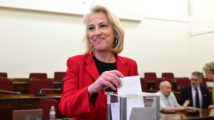 Εκλέγεται σήμερα πρόεδρος του ΣΥΡΙΖΑ η Δούρου: Η απόσυρση Πολάκη, η νέα γραμμή και οι ισορροπίες στην ΚΕ
