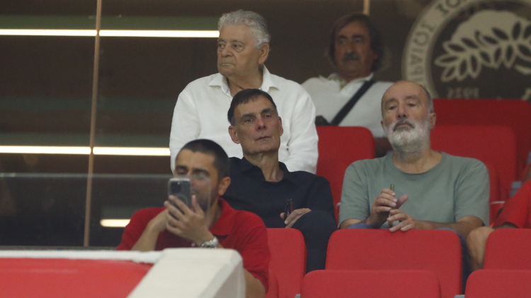 Στο Καραϊσκάκη ο Μπαρτζώκας κοντά στον ποδοσφαιρικό Ολυμπιακό στη μάχη του με τον Ατρόμητο
