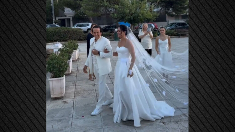 Παντρεύτηκε η κόρη του Πασχάλη: Η στιγμή που την παρέδωσε στον γαμπρό και ο χορός στη δεξίωση, δείτε βίντεο
