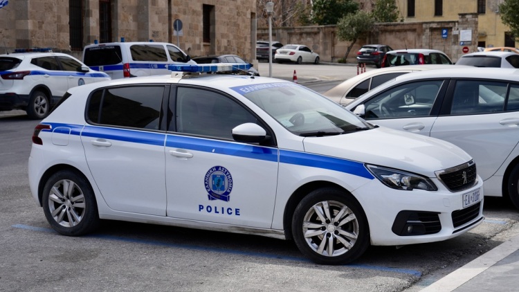 Σε άθλιες συνθήκες διαβίωσης οικογένεια με δύο ανήλικα παιδιά στη Ρόδο, συνελήφθησαν οι γονείς