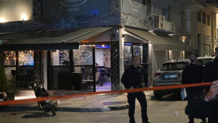 Προσωπικές διαφορές πίσω από τους πυροβολισμούς σε καφέ στον Άγ. Παντελεήμονα - Στο νοσοκομείο η 10χρονη κόρη του ιδιοκτήτη

