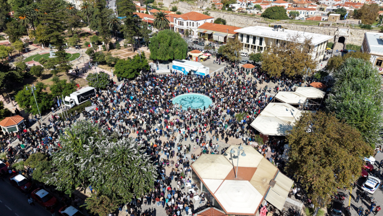 Σε αναβρασμό η Χίος για το αεροδρόμιο που κλείνει για 4 μήνες: Φόβοι για τους ασθενείς που κάνουν θεραπείες στην Αθήνα - Μετρούν ακυρώσεις για την εορταστική περίοδο