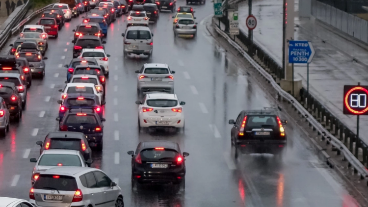 Κίνηση τώρα 28/11: Μποτιλιάρισμα  σε Κηφισό, παραλιακή και Σκαραμαγκά, με προβλήματα και η Παραλιακή