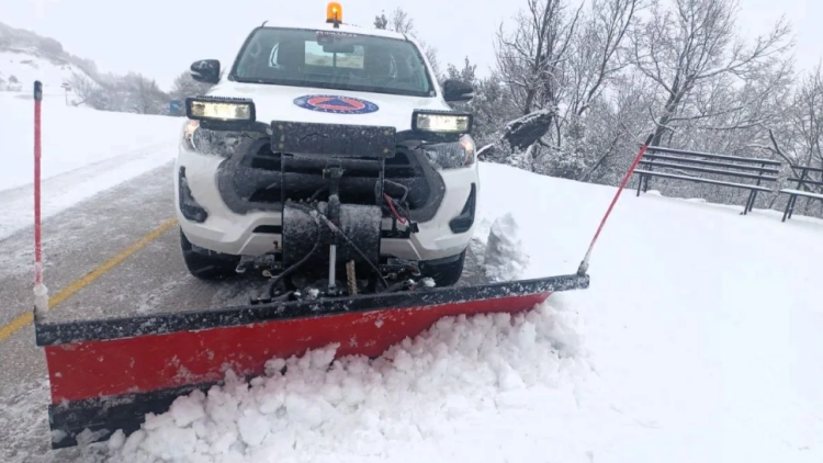 Στα λευκά τα Ιωάννινα, χιονίζει στο κέντρο και σε πολλές περιοχές της πόλης - Δείτε βίντεο 