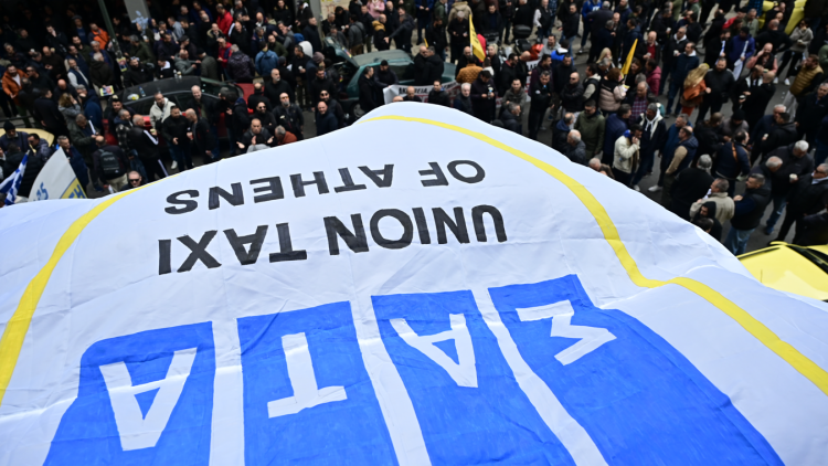 Απεργία οδηγών ταξί σε όλη τη χώρα - Μετ’ εμποδίων οι μετακινήσεις στην Αττική