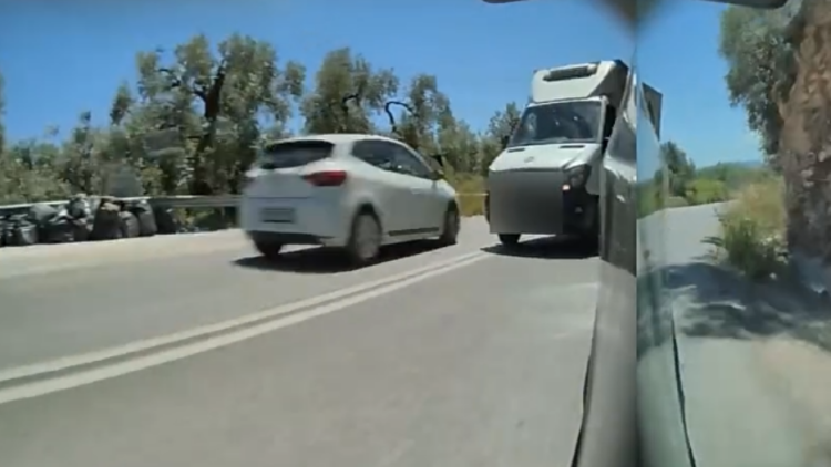 Βόλος: Φορτηγό μπήκε στο αντίθετο ρεύμα και σκόρπισε τον τρόμο 
