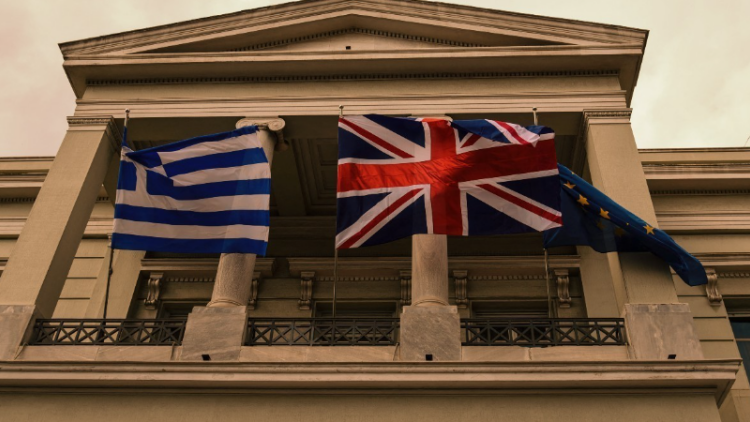 Bloomberg: Τι μπορεί να διδαχθεί η Βρετανία από την οικονομική ανάκαμψη της Ελλάδας
