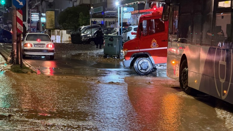 Κακοκαιρία Byron: Πάνω από 330 κλήσεις στο Κέντρο Επιχειρήσεων της Πυροσβεστικής σε Αττική και Πελοπόννησο