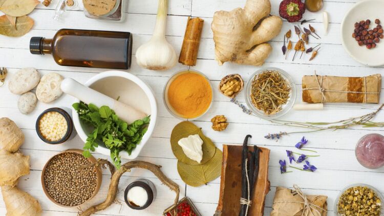 Δέκα «γιατροσόφια» που ανακουφίζουν από πόνους και παθήσεις