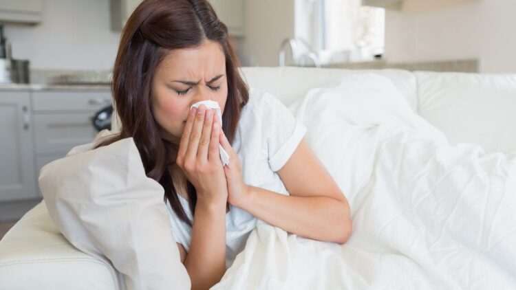 Πώς θα αποφύγουμε «υπερ-γρίπη» και αναπνευστικές λοιμώξεις – Η ειδικός συμβουλεύει
