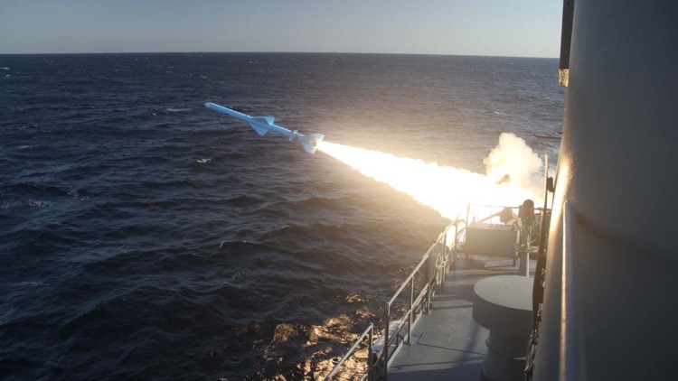 Financial Times: Το Ιράν χρησιμοποίησε κινεζικό δορυφόρο για τον συντονισμό επιθέσεων σε αμερικανικές βάσεις