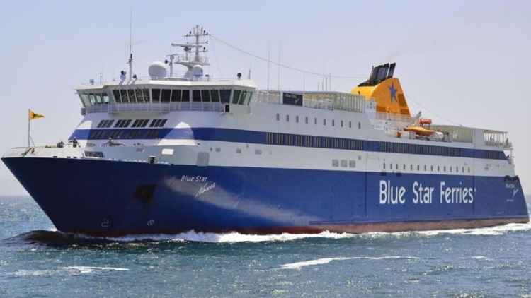 Ταλαιπωρία για 514 επιβαίνοντες του «Blue Star Naxos» λόγω εμπλοκής της άγκυρας στο λιμάνι του Πειραιά