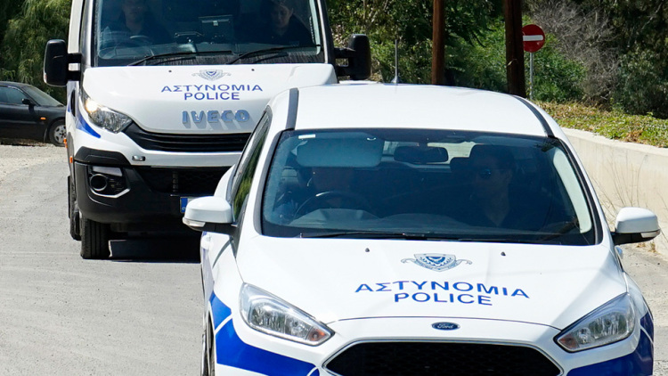 Χειροπέδες σε Έλληνα δικηγόρο στην Κύπρο για σεξουαλική παρενόχληση 19χρονης πελάτισσας του