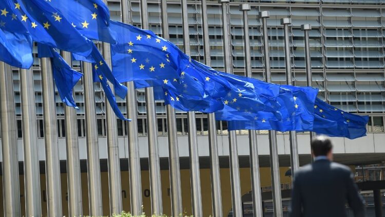 Πρόταση-βόμβα από την Κομισιόν για νέο φόρο στις μεγάλες επιχειρήσεις - Εγκατέλειψε τα σχέδια φορολόγησης των ψηφιακών εταιρειών