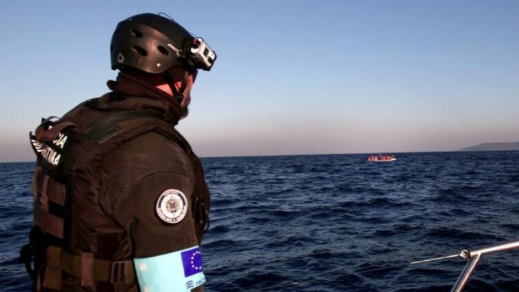 Διάσωση 35 μεταναστών από σκάφος της Frontex νότια της Γαύδου