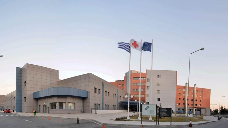 Νεαρή κοπέλα έπεσε από τον τέταρτο όροφο οικοδομής στην Ξάνθη: Νοσηλεύεται διασωληνωμένη στο νοσοκομείο Καβάλας