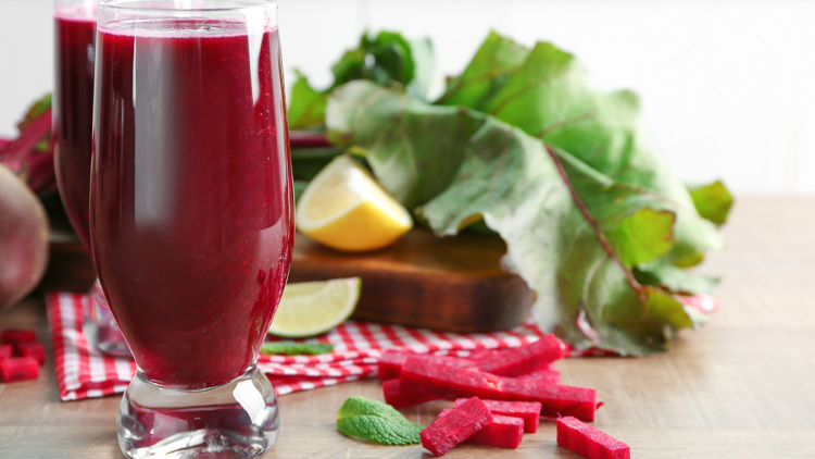 Ο κόκκινος χυμός που βελτιώνει την κυκλοφορία και δυναμώνει το μυαλό