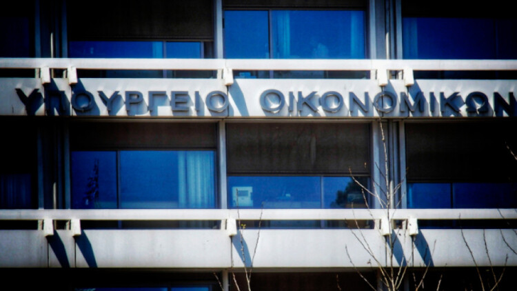 Μεσοπρόθεσμο:  Στο 2% πέφτει η ανάπτυξη, στο 3,2% ανεβαίνει ο πληθωρισμός