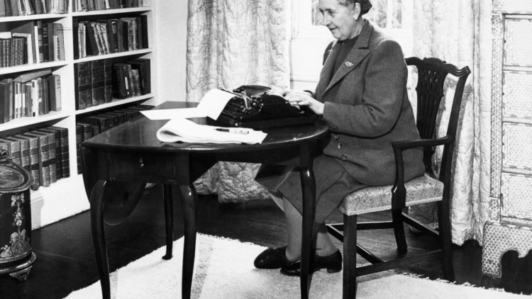 Οι δύο γάμοι της Agatha Christie, η θρυλική εξαφάνισή της και η σχέση της με την αρχαιολογία