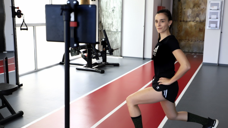 Ελληνίδα trainer παρουσιάζει τη νέα τάση στην άσκηση: Αποτελεσματική από την άνεση του σπιτιού μας