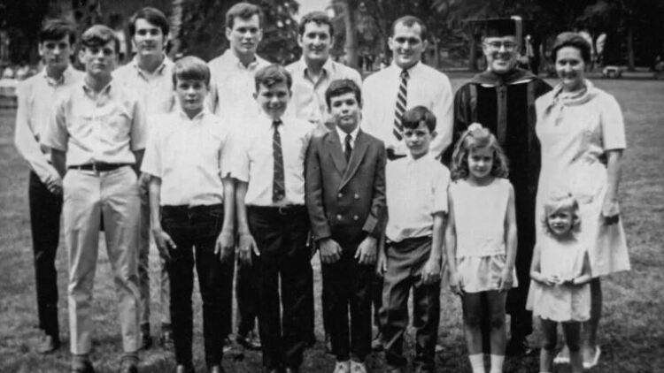 Η αληθινή ιστορία της οικογένειας με τα έξι σχιζοφρενή παιδιά και η κακοποίηση των κοριτσιών από τα αδέρφια τους