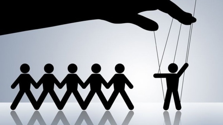 Χειραγώγηση ή αληθινό ενδιαφέρον; Μάθε να διαβάζεις τη συμπεριφορά ενός χειριστικού ανθρώπου σε 12 βήματα