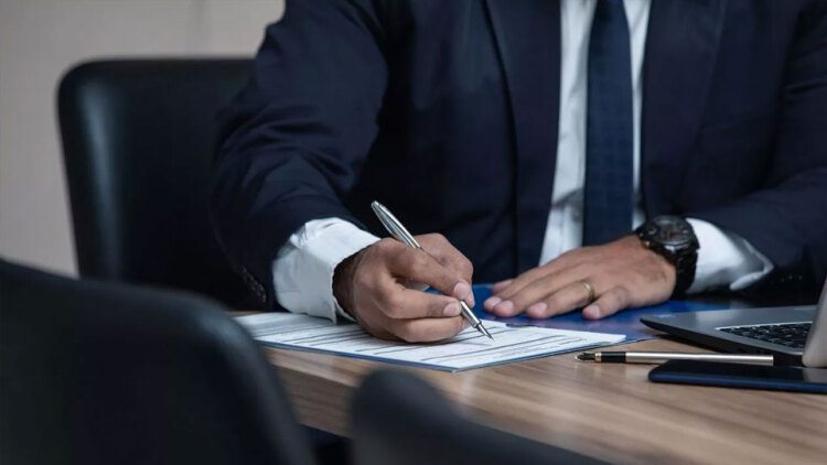 ΓΣΕΕ: Πώς αμείβεται η 25η Μαρτίου για τους μισθωτούς του ιδιωτικού τομέα
