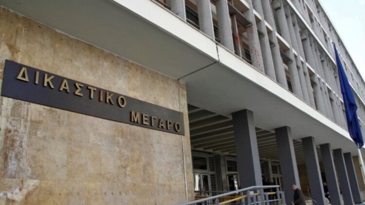 Οχτώ άτομα καταδικάστηκαν για «φάμπρικα» πλαστών δολαρίων στο Κορδελιό 
