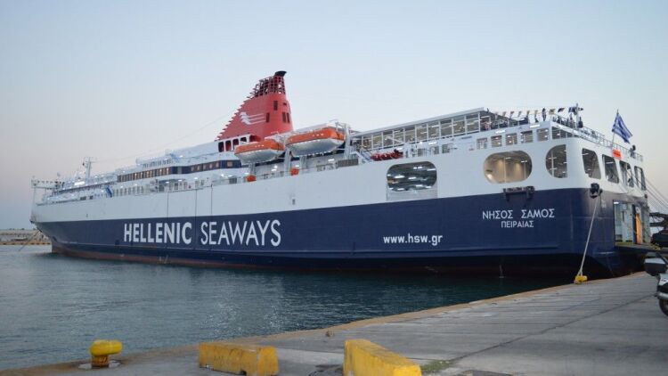 Δεν κατάφερε να προσεγγίσει τα Ψαρά το «Νήσος Σάμος» λόγω κακοκαιρίας 
