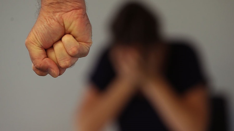 Θύμα ενδοοικογενειακής βίας από τον πατριό του έπεσε 18χρονος στον Βόλο, τσακώθηκαν και τον μαχαίρωσε στον καρπό