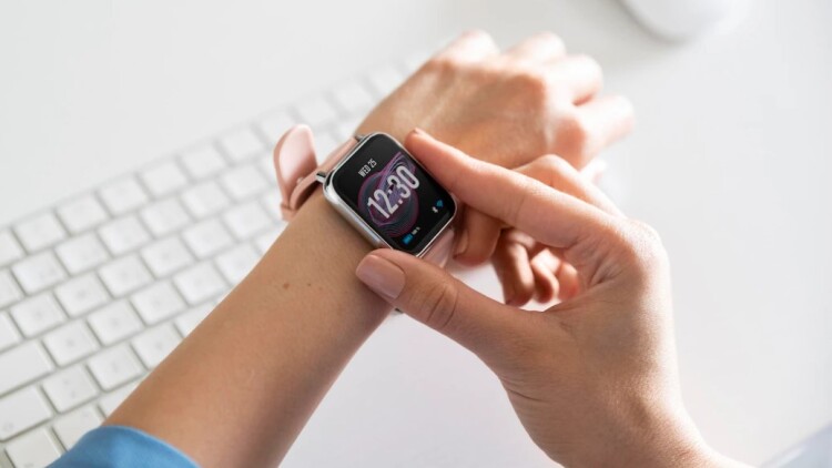 Η νέα λειτουργία στο Apple Watch και το iPhone για να μην χάνεις ποτέ το ξυπνητήρι σου