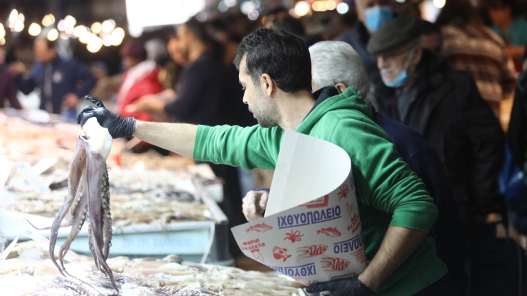 Έρχεται η Σαρακοστή, νέες αυξήσεις έως 15% στις τιμές των θαλασσινών στα σούπερ μάρκετ -  Εκτοξεύτηκαν τα θράψαλα, πού έφτασε το καλαμάρι 