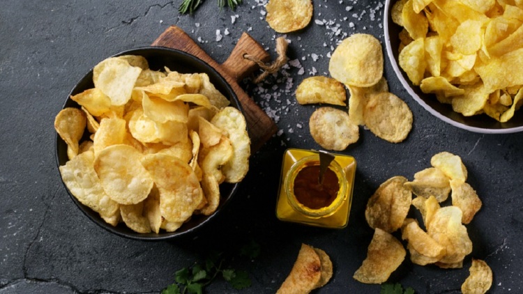 Έρευνα του Cantina: Τι κρύβεται μέσα στα πατατάκια;