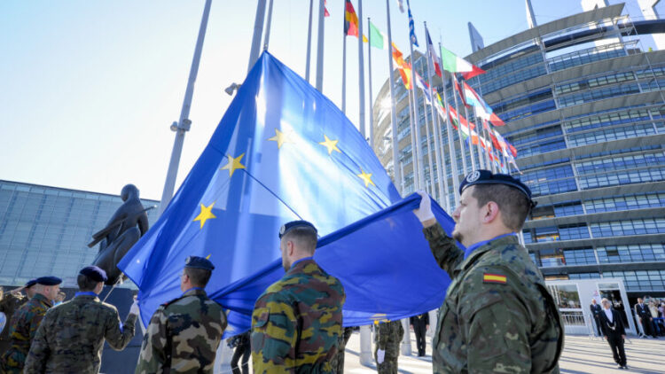 Δύσκολη η επίτευξη αμυντικής ετοιμότητας της ΕΕ μέχρι το 2030, προειδοποιεί το Ευρωπαϊκό Ελεγκτικό Συνέδριο
