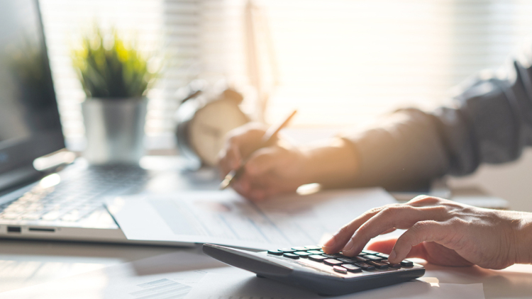 Άνοιξε η πλατφόρμα υποβολής φορολογικών δηλώσεων Ε1, μέχρι τις 15 Ιουλίου η προθεσμία

